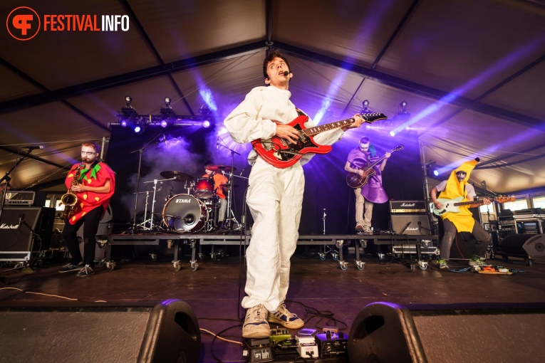 Bumble B. Boy op Bevrijdingsfestival Overijssel 2023 foto