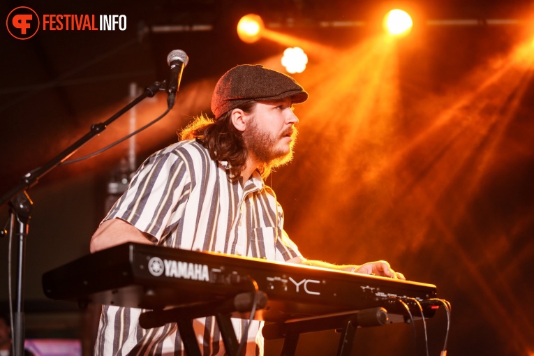 Spencer Mackenzie op Bevrijdingsfestival Overijssel 2023 foto