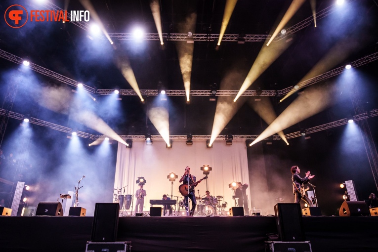 Son Mieux op Bevrijdingsfestival Overijssel 2023 foto