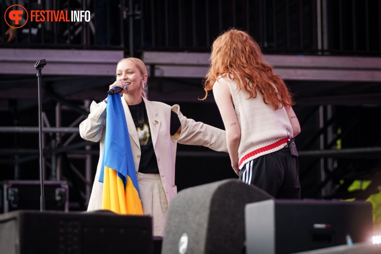 Froukje op Bevrijdingsfestival Overijssel 2023 foto