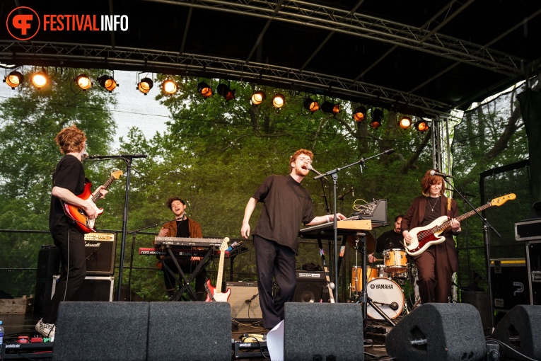 Oh Whale op Bevrijdingsfestival Overijssel 2023 foto