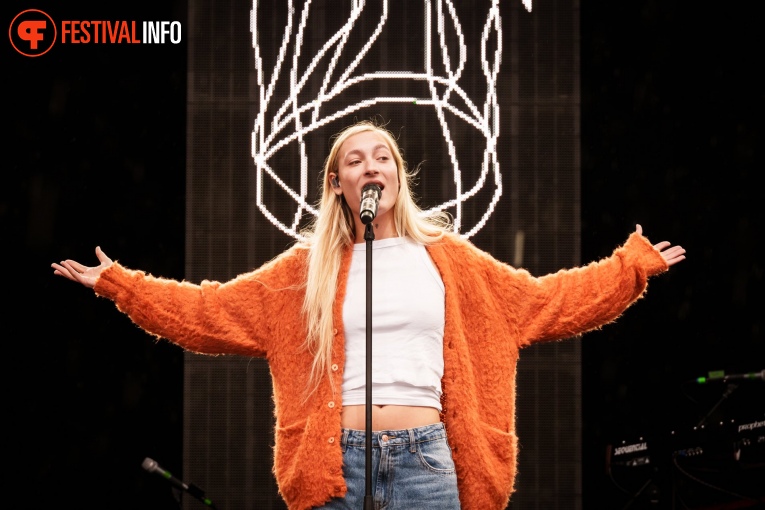 S10 op Bevrijdingsfestival Overijssel 2023 foto