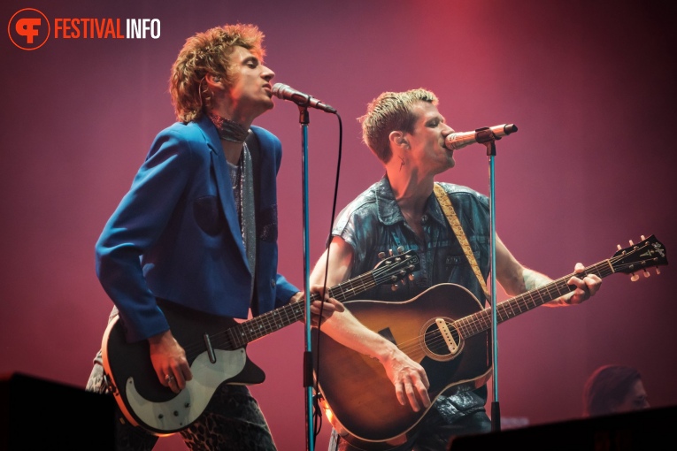 Son Mieux op Bevrijdingsfestival Overijssel 2023 foto