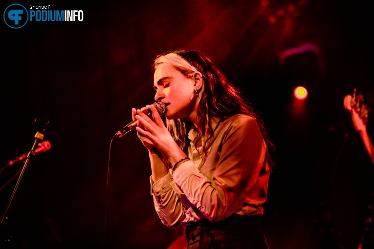 néomí op NÉOMI - 07/05 - Paradiso foto