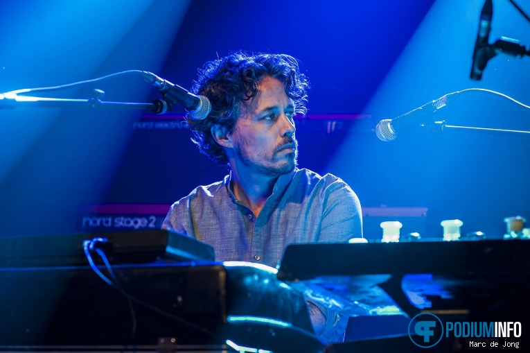 Douglas Firs op K's Choice - 11/05 - Maassilo foto