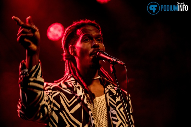 Jeangu Macrooy op Jeangu Macrooy - 19/05 - Luxor Live foto
