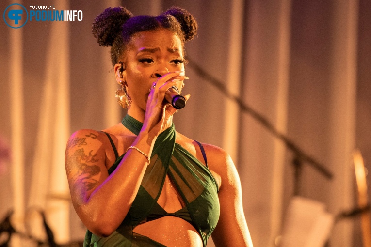 Ari Lennox op Ari Lennox - Age/sex/location Tour - 18/05 - Melkweg foto