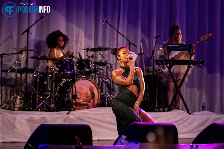Ari Lennox op Ari Lennox - Age/sex/location Tour - 18/05 - Melkweg foto