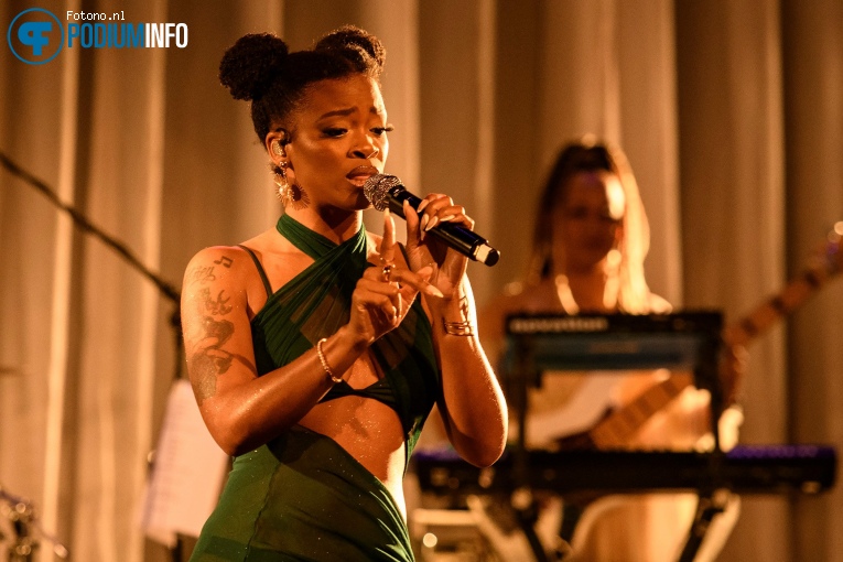 Ari Lennox op Ari Lennox - Age/sex/location Tour - 18/05 - Melkweg foto