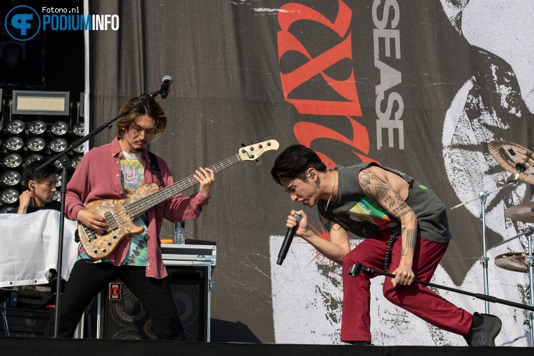 One Ok Rock op Muse - Will Of The People Tour - 07/06 - Malieveld foto