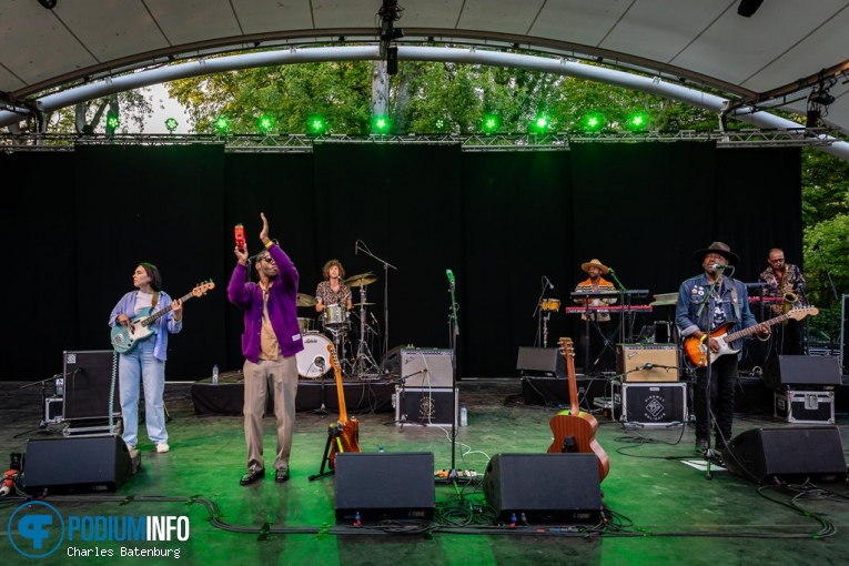 Curtis Harding op Zuiderpark Live: Curtis Harding - 08/06 - Zuiderparktheater foto