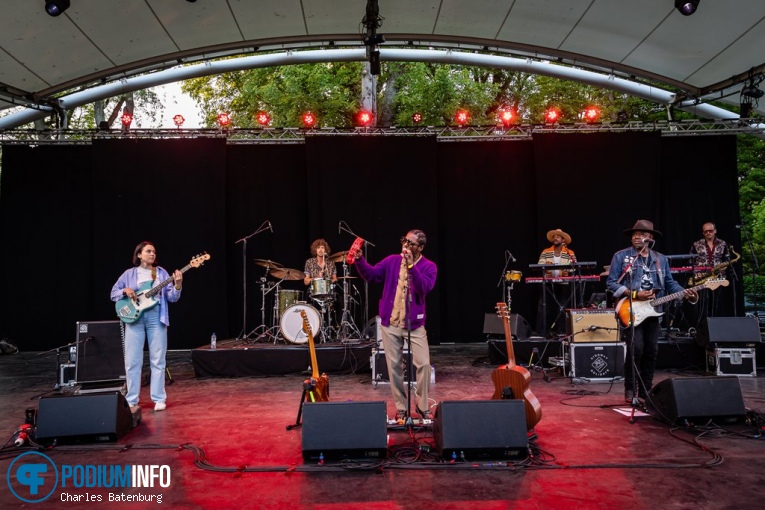 Curtis Harding op Zuiderpark Live: Curtis Harding - 08/06 - Zuiderparktheater foto