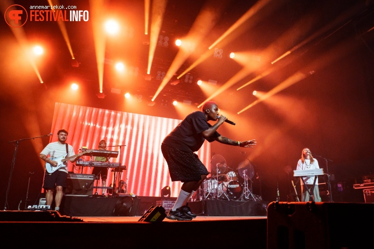Arlo Parks op Best Kept Secret Festival - Zondag foto