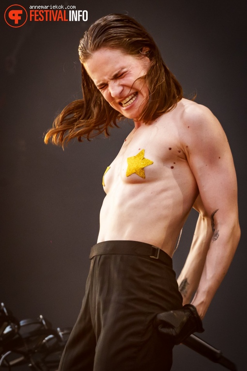 Christine And The Queens op Best Kept Secret Festival - Zondag foto