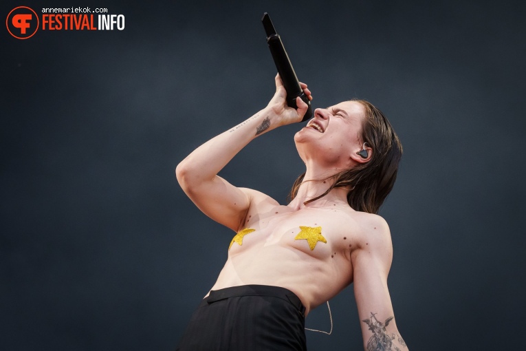 Christine And The Queens op Best Kept Secret Festival - Zondag foto