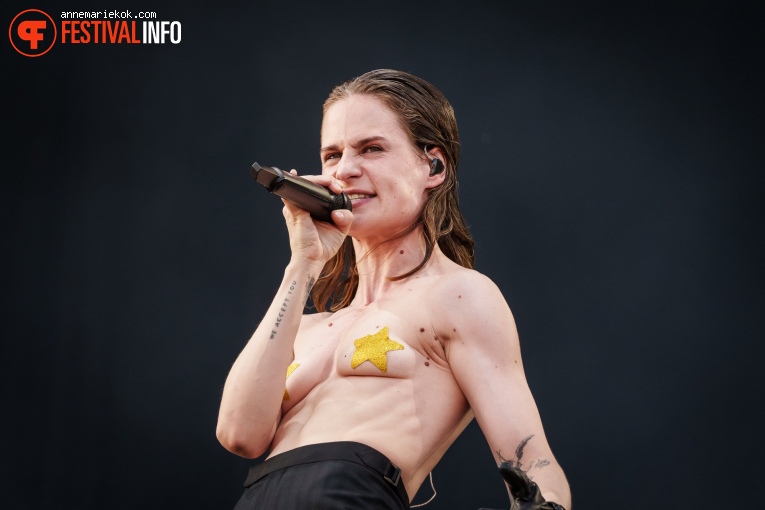 Christine And The Queens op Best Kept Secret Festival - Zondag foto
