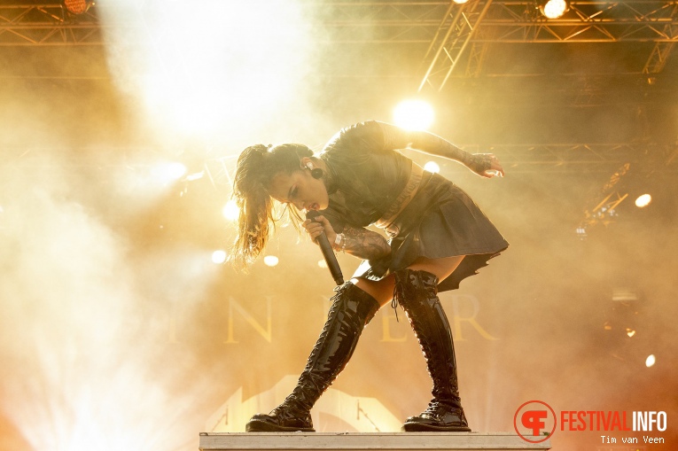Jinjer op Into The Grave 2023, dag 3 foto