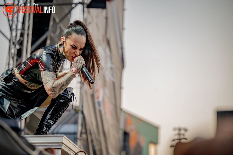 Jinjer op Into The Grave 2023, dag 3 foto
