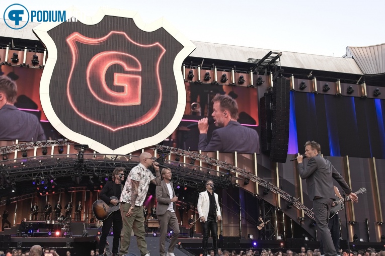 Guus Meeuwis op Guus Meeuwis - Groots met een zachte G - 16/06 - Philips Stadion foto