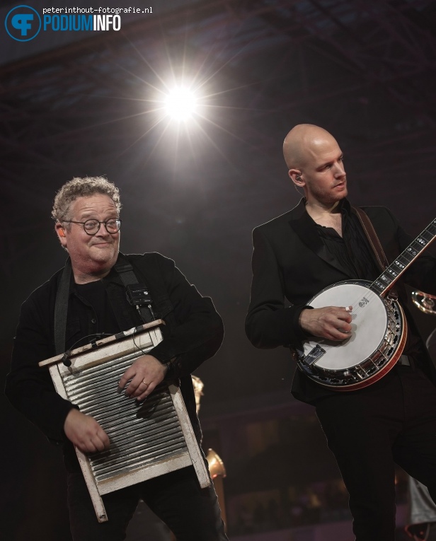 Guus Meeuwis op Guus Meeuwis - Groots met een zachte G - 16/06 - Philips Stadion foto