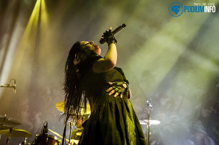 Kelsy Karter & The Heroines op Palaye Royale - 20/06 - TivoliVredenburg foto