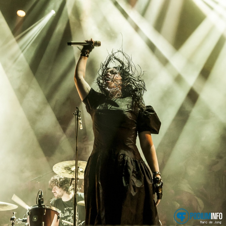 Kelsy Karter & The Heroines op Palaye Royale - 20/06 - TivoliVredenburg foto