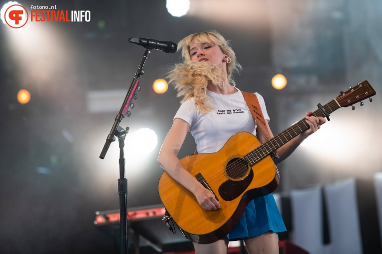 Maisie Peters op Pinkpop 2023 - Vrijdag foto