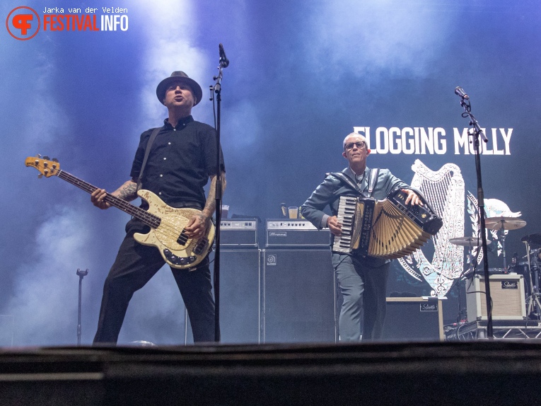 Flogging Molly op Jera On Air 2023 - zaterdag 24 juni foto