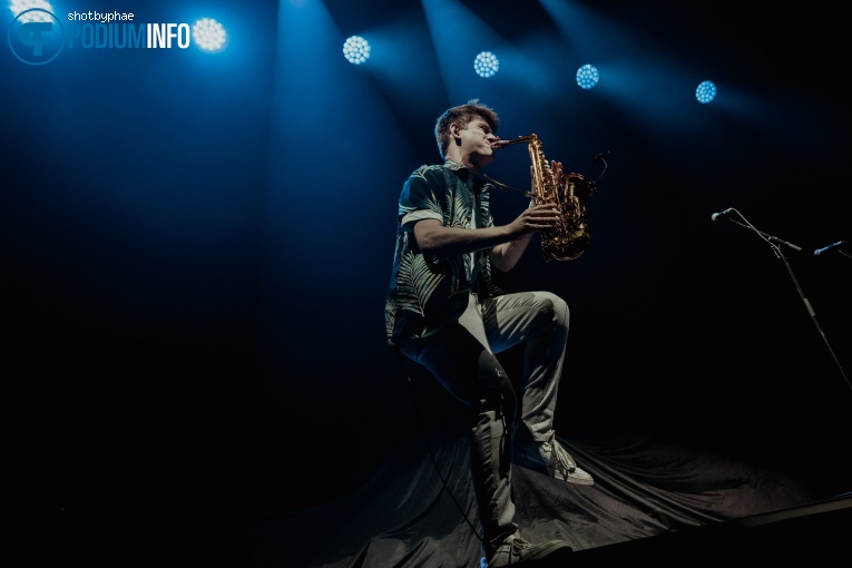 Karsten Belt op Dean Lewis - 23/06 - AFAS Live foto