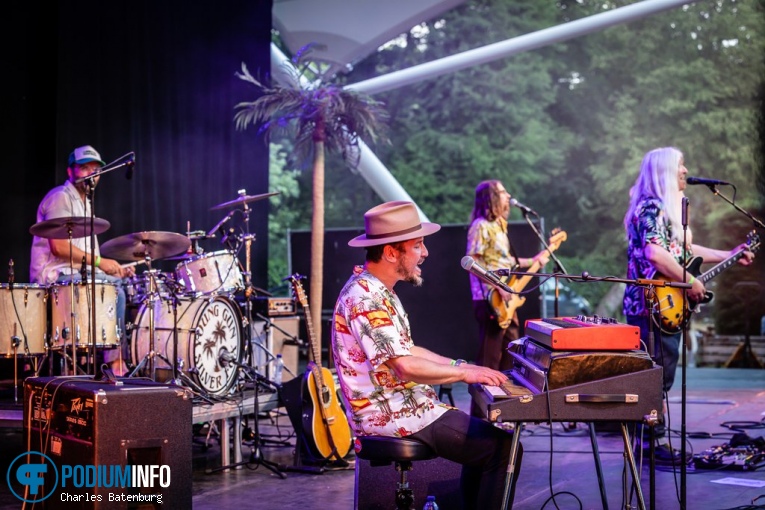 Young Gun Silver Fox op Zuiderpark Live: Young Gun Silver Fox - 23/03 - Zuiderparktheater foto