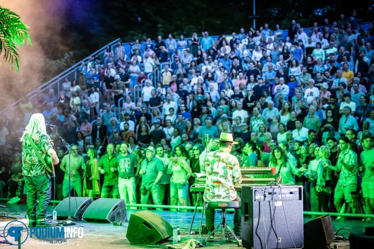 Young Gun Silver Fox op Zuiderpark Live: Young Gun Silver Fox - 23/03 - Zuiderparktheater foto