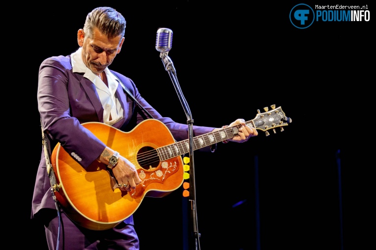 Danny Vera op Chris Isaak - 04/07 - 013 foto