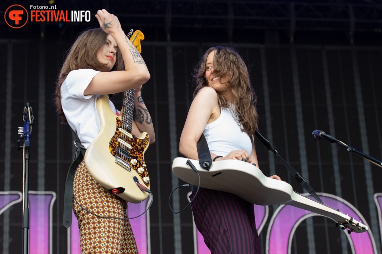 Larkin Poe op Down The Rabbit Hole 2023 - Zondag foto