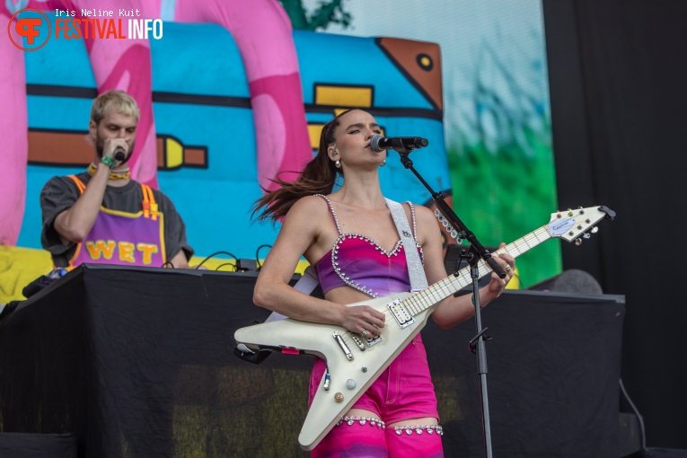 Sofi Tukker op Down The Rabbit Hole 2023 - Zondag foto