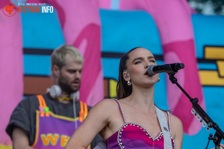 Sofi Tukker op Down The Rabbit Hole 2023 - Zondag foto