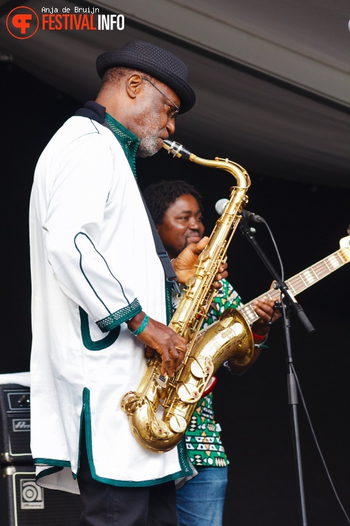 Gyedu-Blay Ambolley & his Sekondi band op Metropolis Festival 2023 foto