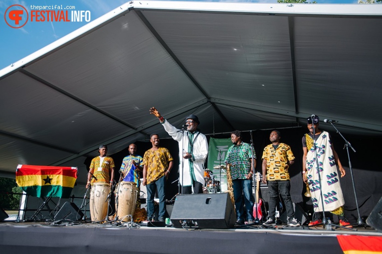 Gyedu-Blay Ambolley & his Sekondi band op Metropolis Festival 2023 foto