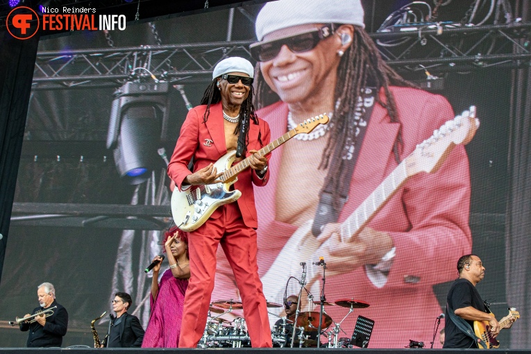 Foto Nile Rodgers & Chic op Bospop 2023 op Festivalinfo. Foto 17 van 60.