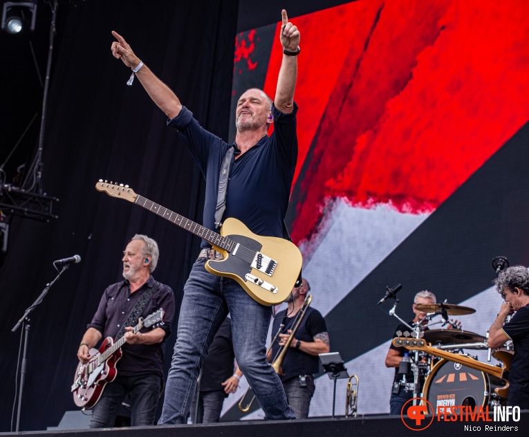 Rowwen Heze op Bospop 2023 foto