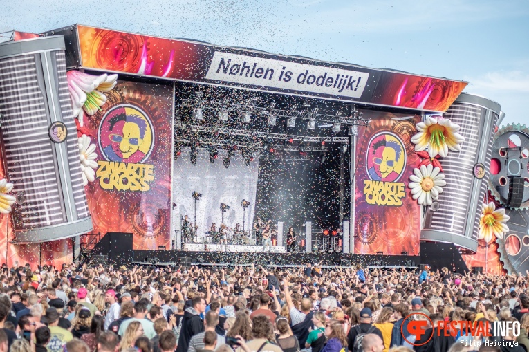 Son Mieux op Zwarte Cross Festival 2023 foto