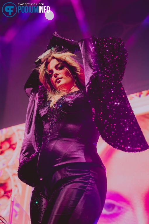 Bebe Rexha op Bebe Rexha – Best F’n Night Of My Life - 01/08 - Paradiso foto