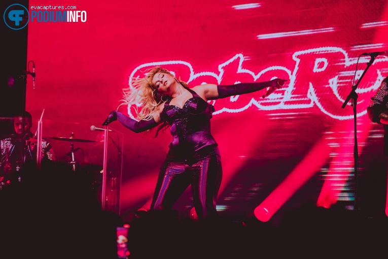 Bebe Rexha op Bebe Rexha – Best F’n Night Of My Life - 01/08 - Paradiso foto