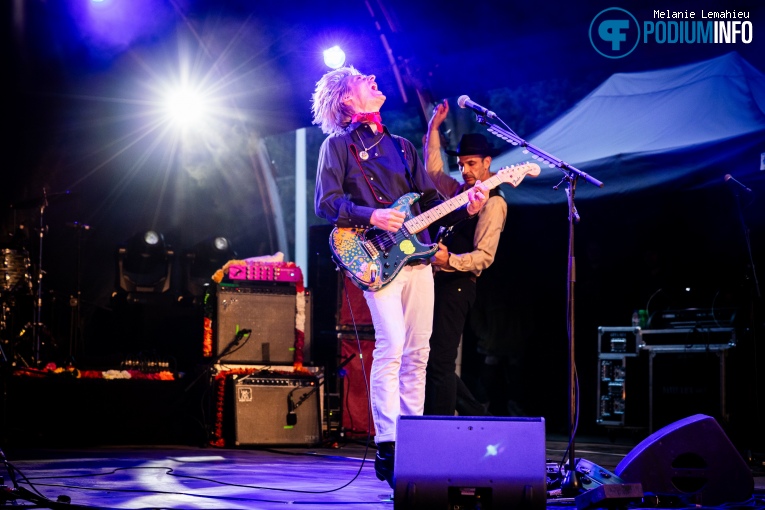 Kula Shaker op Live At Amsterdamse Bostheater Kula Shaker - 09/08 - Openlucht Theater Amsterdamse Bos foto