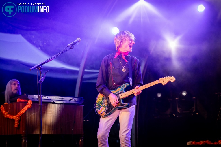 Kula Shaker op Live At Amsterdamse Bostheater Kula Shaker - 09/08 - Openlucht Theater Amsterdamse Bos foto