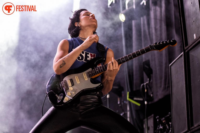 Mother Mother op Lowlands 2023 - vrijdag foto