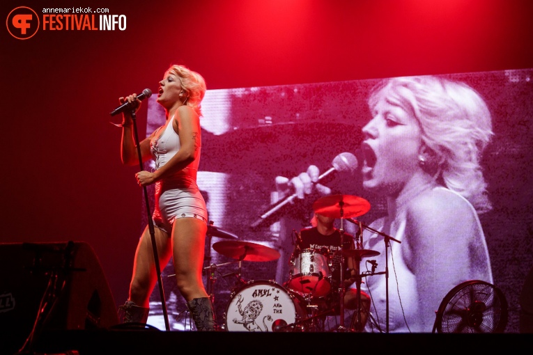 Amyl and The Sniffers op Lowlands 2023 - vrijdag foto