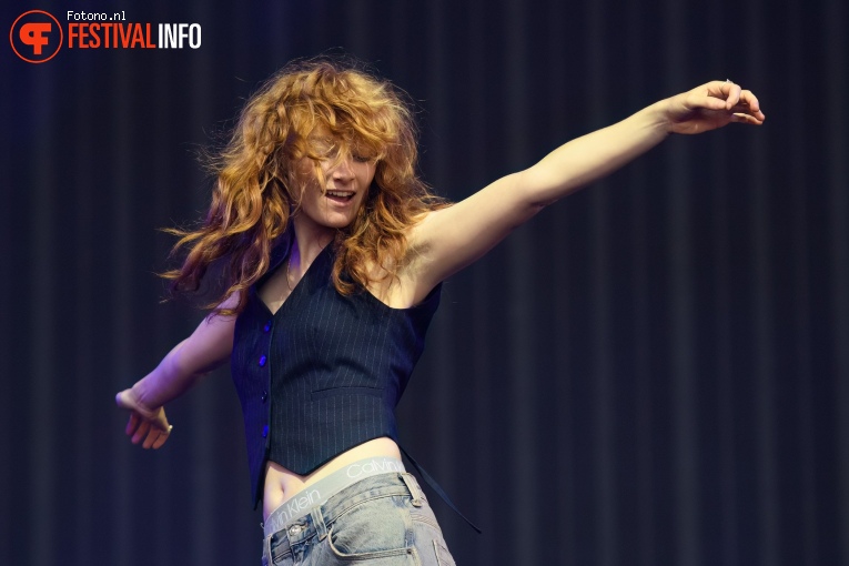 Froukje op Lowlands 2023 - Zaterdag foto