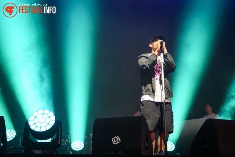 Loyle Carner op Lowlands 2023 - Zaterdag foto