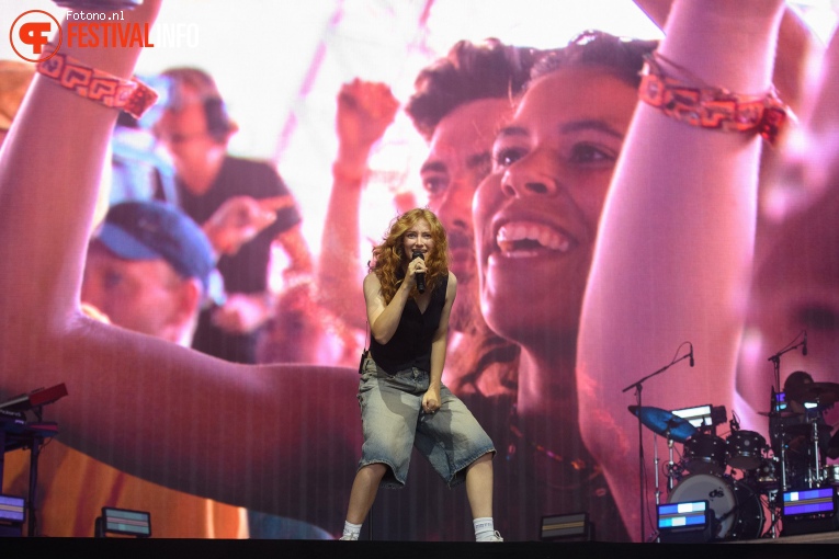 Froukje op Lowlands 2023 - Zaterdag foto