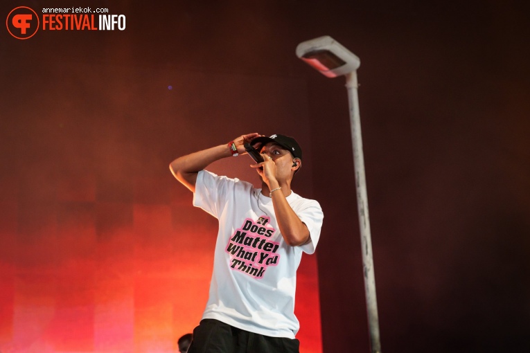 Loyle Carner op Lowlands 2023 - Zaterdag foto